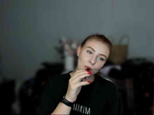 RedheadDevil webcam