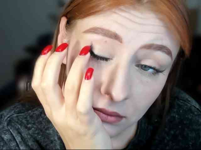 RedheadDevil webcam