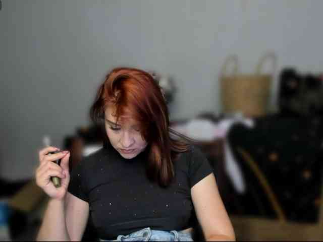 RedheadDevil webcam