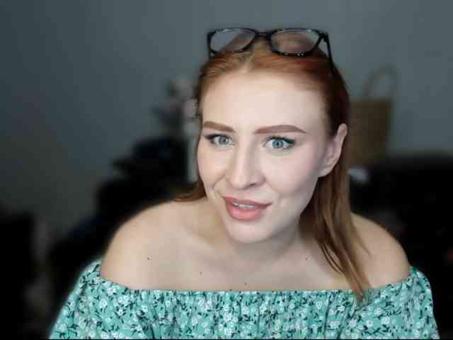RedheadDevil webcam