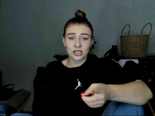 RedheadDevil webcam