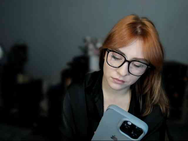 RedheadDevil webcam