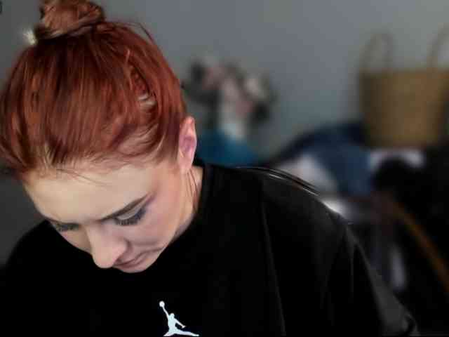 RedheadDevil webcam