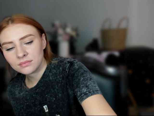 RedheadDevil webcam
