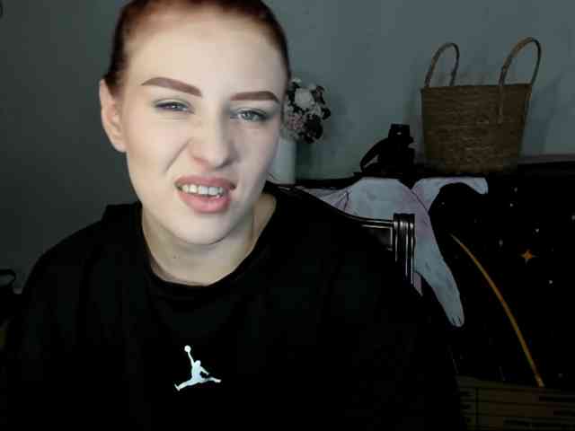 RedheadDevil webcam