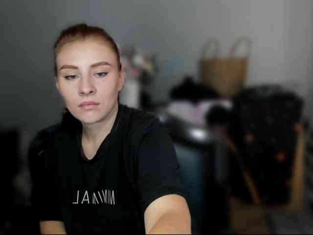 RedheadDevil webcam