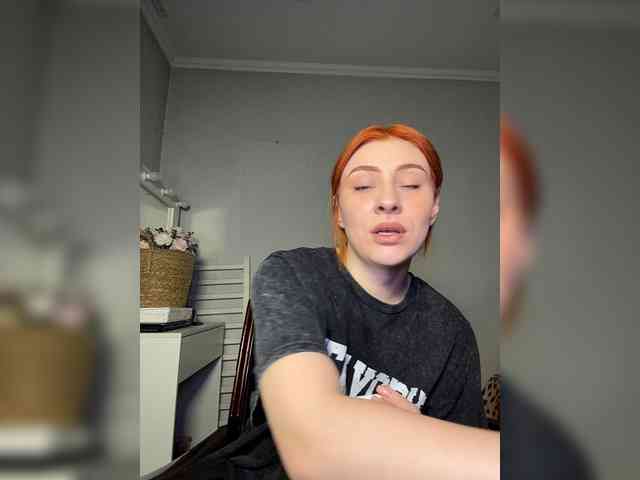 RedheadDevil webcam