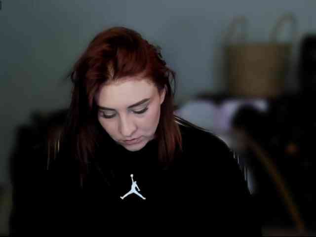 RedheadDevil webcam