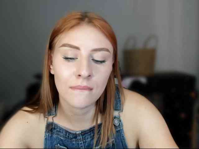 RedheadDevil webcam