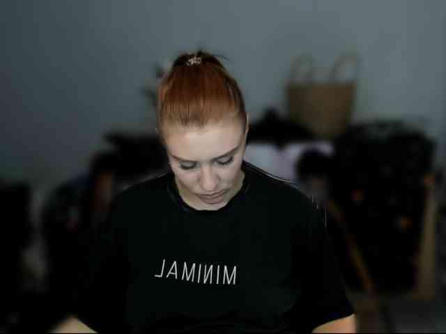RedheadDevil webcam
