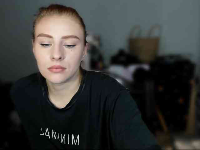 RedheadDevil webcam