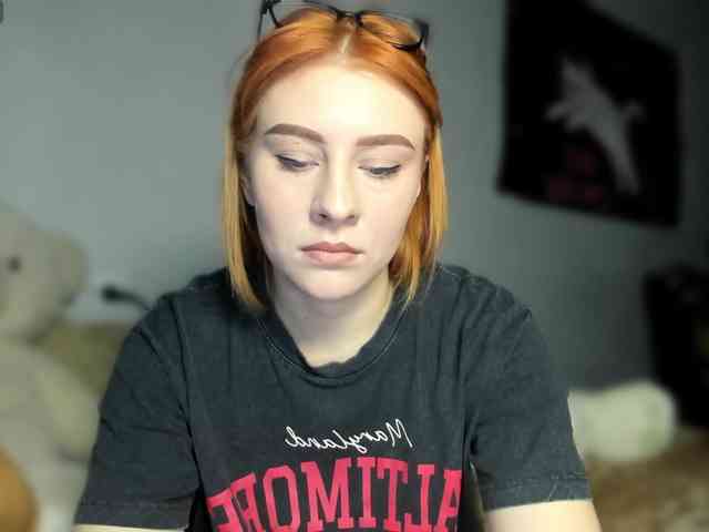 RedheadDevil webcam