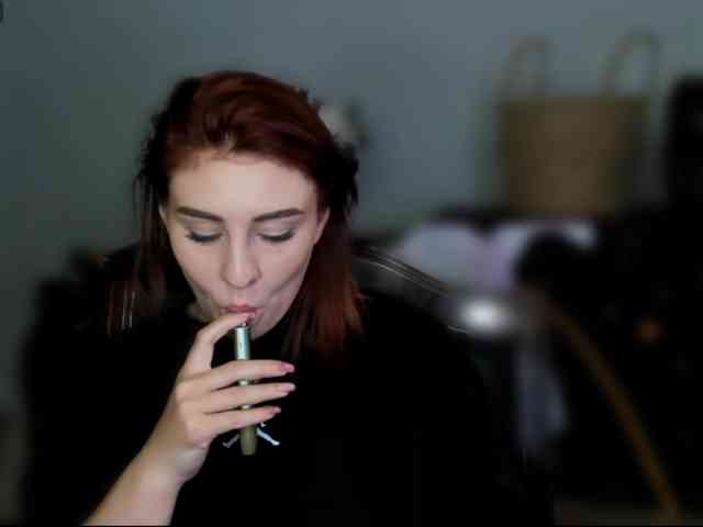RedheadDevil webcam