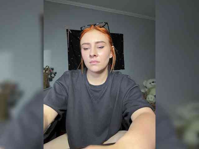 RedheadDevil webcam