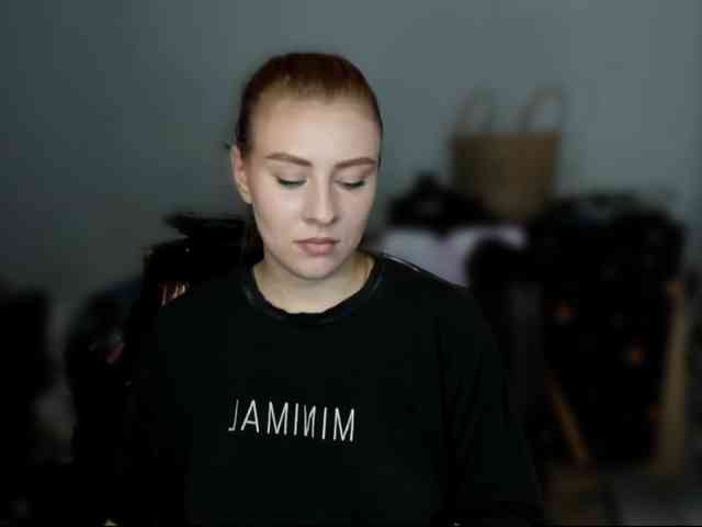 RedheadDevil webcam