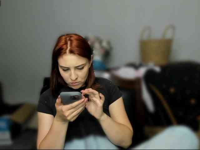 RedheadDevil webcam