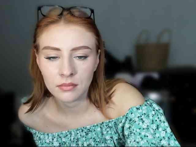 RedheadDevil webcam
