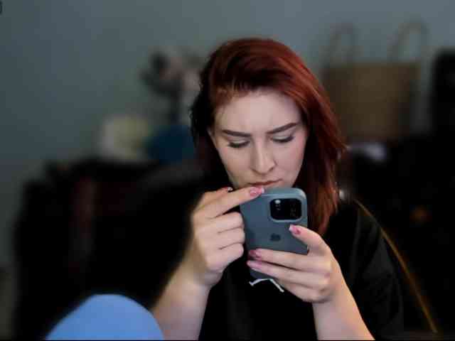RedheadDevil webcam
