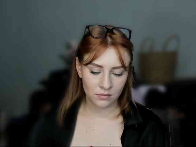 RedheadDevil webcam