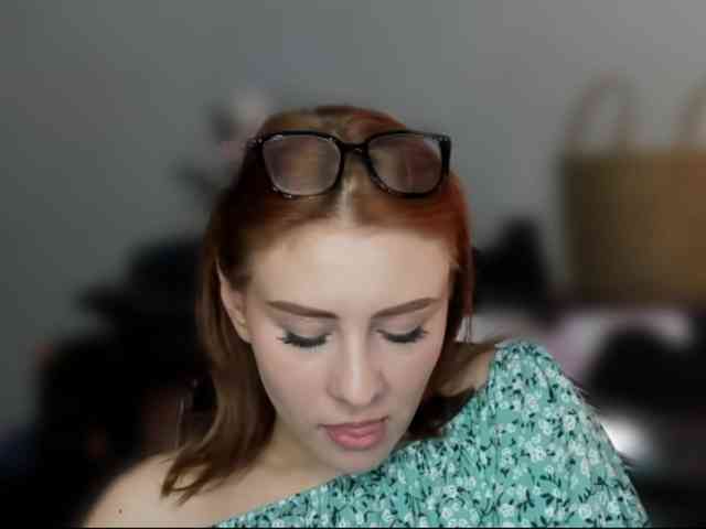 RedheadDevil webcam