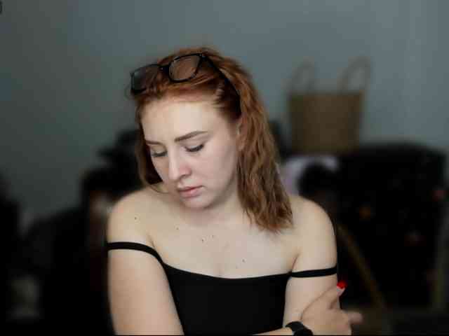 RedheadDevil webcam