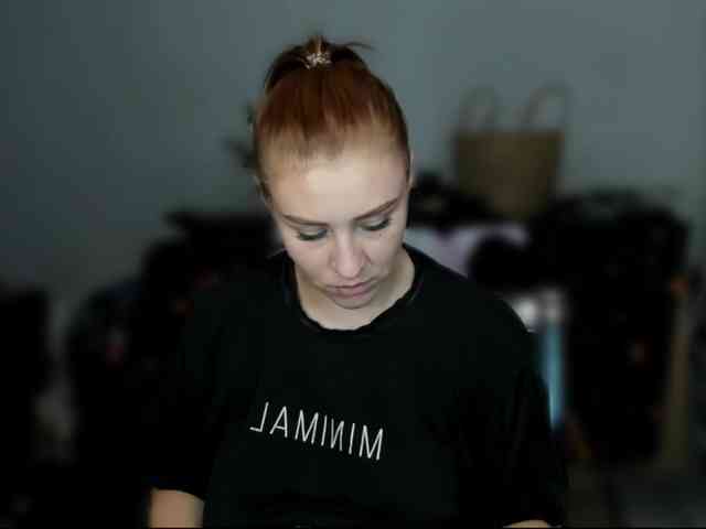 RedheadDevil webcam