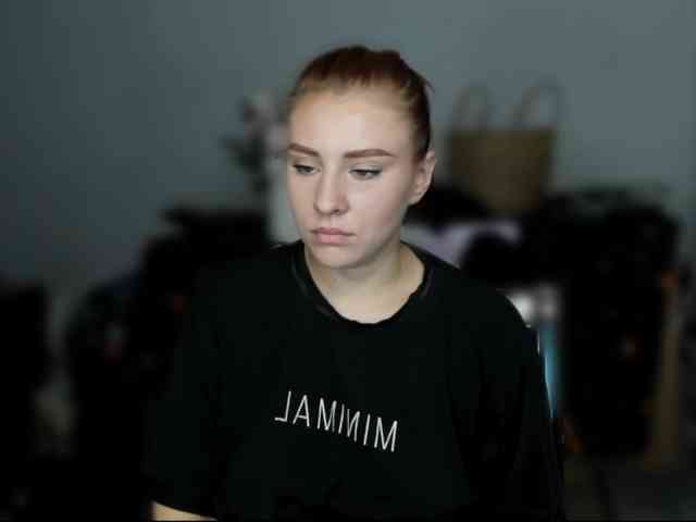 RedheadDevil webcam