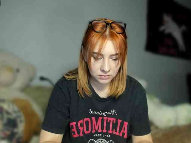 RedheadDevil webcam