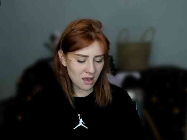 RedheadDevil webcam