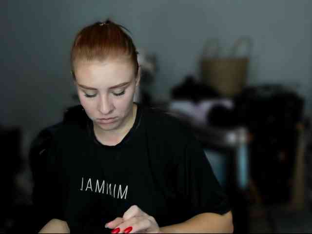 RedheadDevil webcam