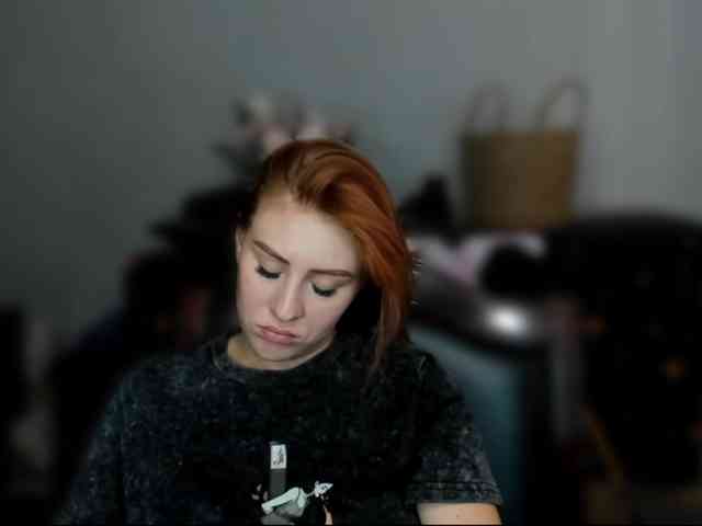 RedheadDevil webcam