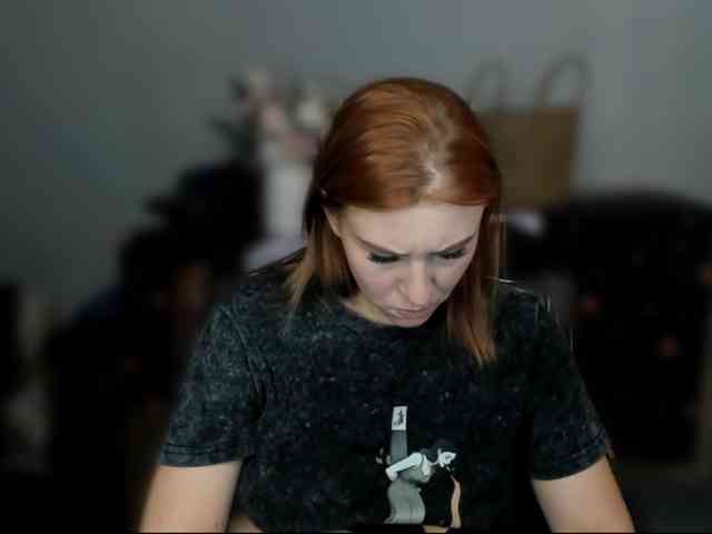 RedheadDevil webcam