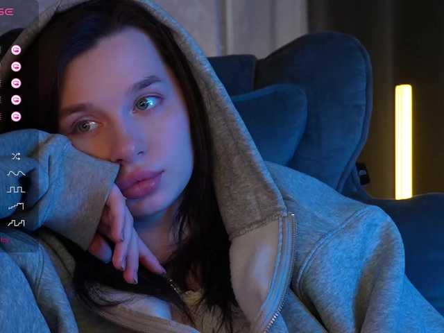 MossiPolli's BongaCams show and profile