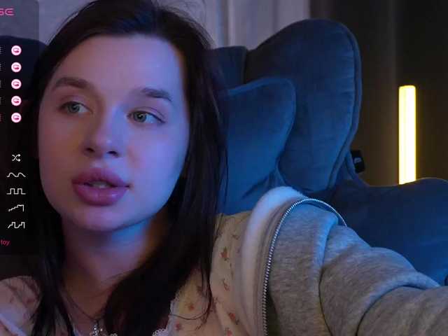 MossiPolli's BongaCams show and profile