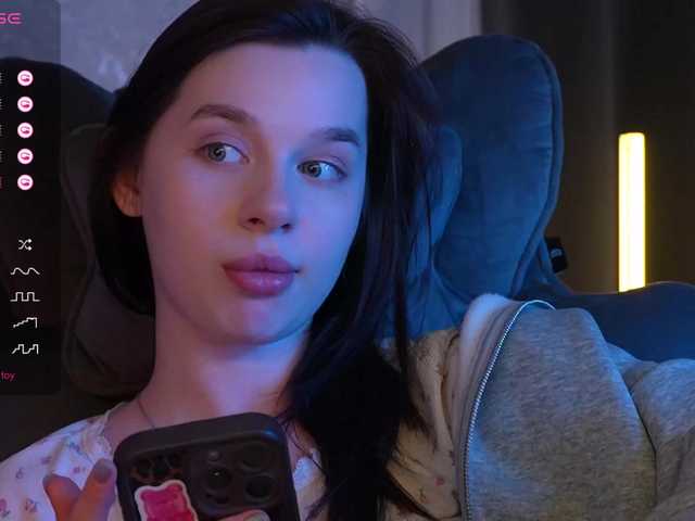 MossiPolli's BongaCams show and profile