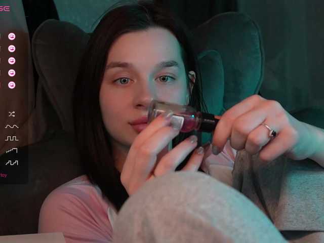 MossiPolli's BongaCams show and profile