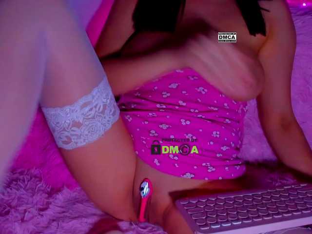 -roxy-a live cam on BongaCams