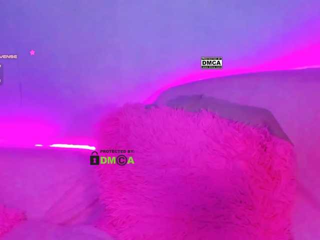 -roxy-a live cam on BongaCams