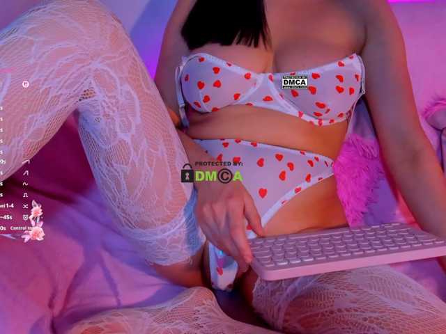 -roxy-a live cam on BongaCams