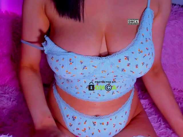 -roxy-a live cam on BongaCams