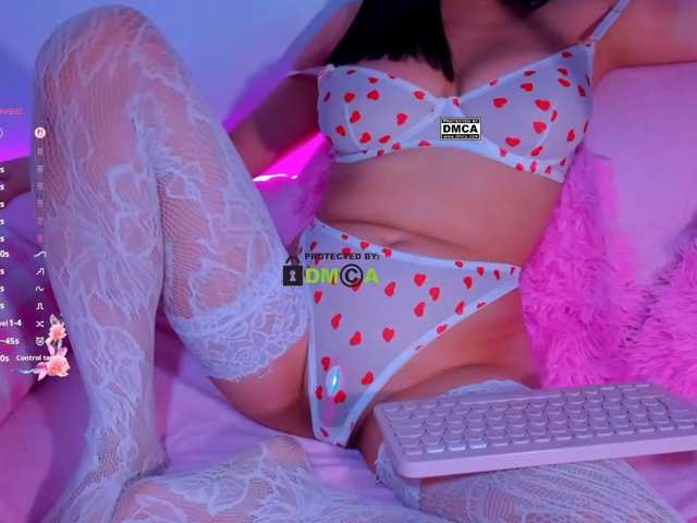 -roxy-a live cam on BongaCams