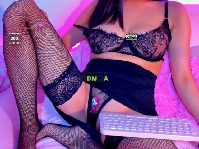 -roxy-a, en directo ahora en BongaCams
