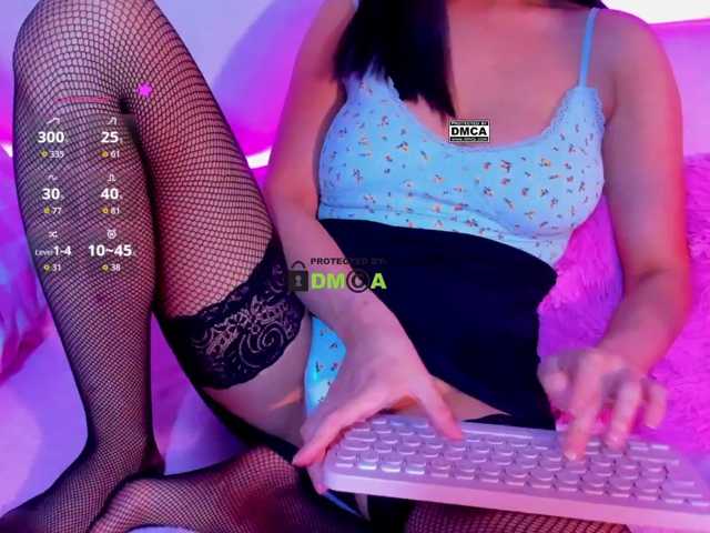 -roxy-a live cam on BongaCams