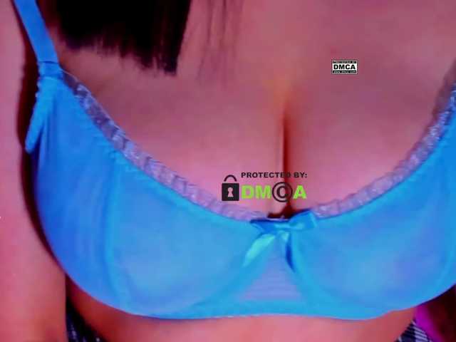 -roxy-a live cam on BongaCams