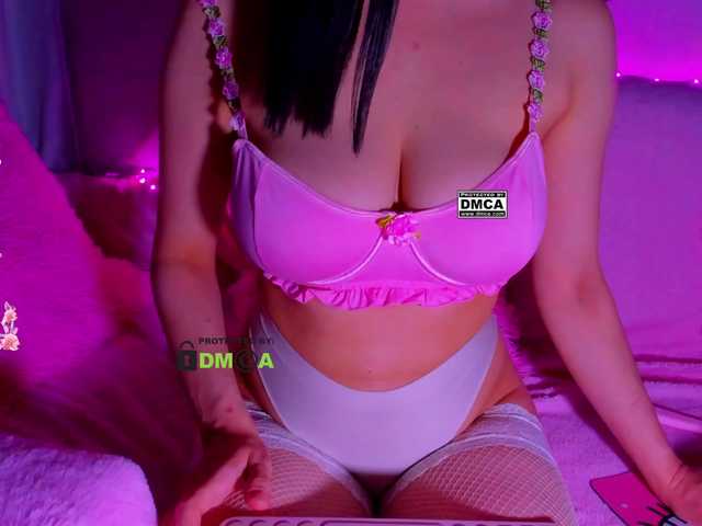 -roxy-a live cam on BongaCams