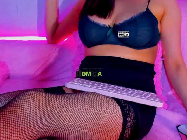 -roxy-a live cam on BongaCams