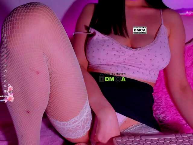 PinkRoxy live cam preview