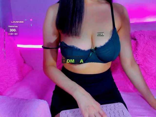 -roxy-a live cam on BongaCams
