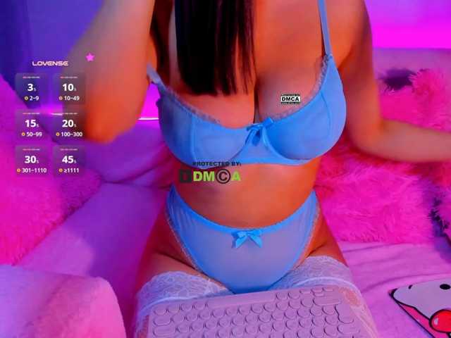 -roxy-a live cam on BongaCams