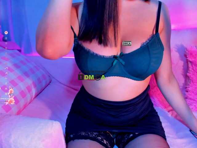 -roxy-a live cam on BongaCams